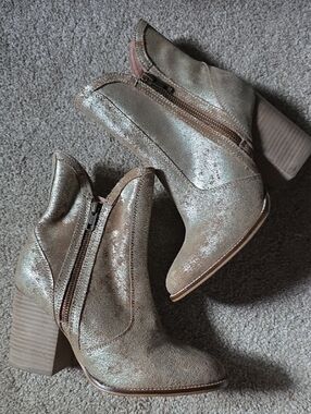 Seychelles Shimmering Silver Boots Size 7 Anthropologie Worn Once